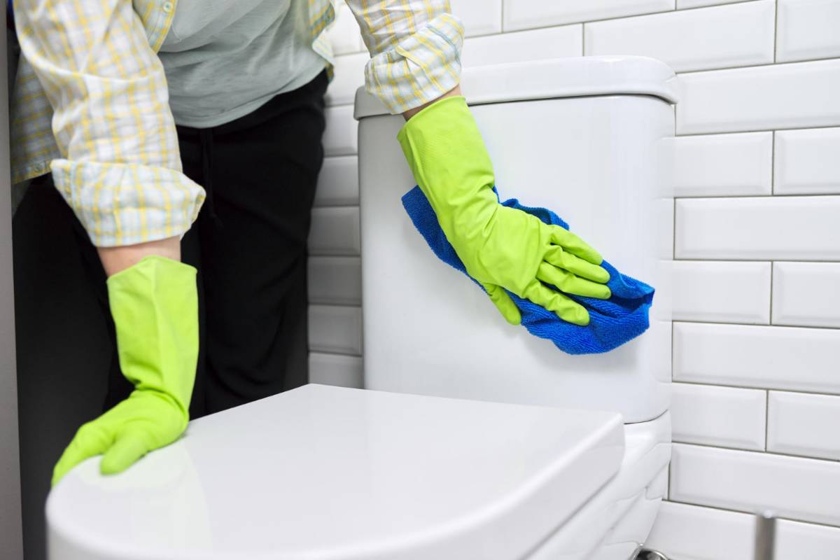 Five Steps to Properly Clean Your Office Bathrooms
