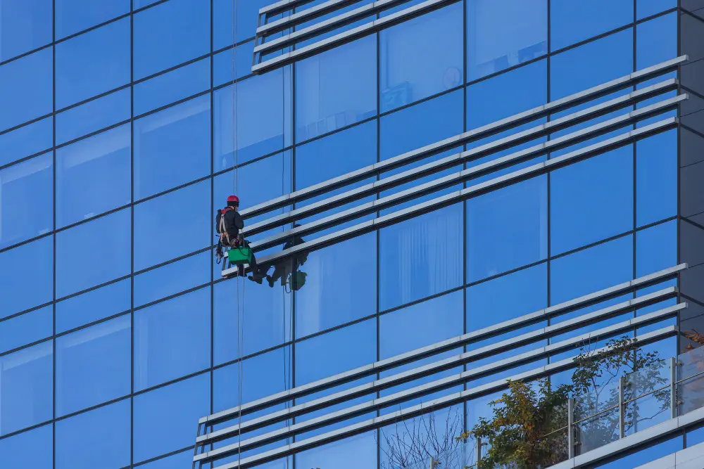 Professional window cleaning in Commerce, CA